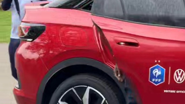 34岁的坎特强势回归法国队！这位铁血中场已抵达克莱枫丹，准备再次为高卢雄鸡冲锋陷阵！