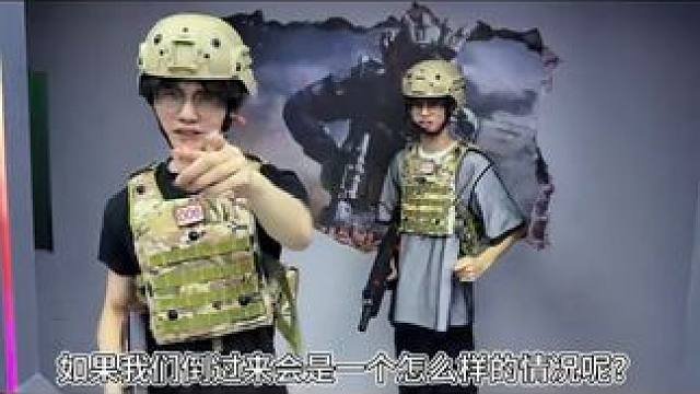 当CS战术讨论遭遇“骚扰” 在紧张的CS战术讨论中，两位男队员突然被对面的女队员“偷袭”拍了屁股！场