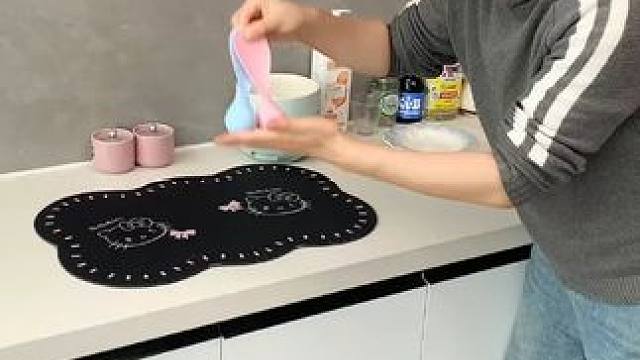 不倒翁饭勺 这个不倒翁米饭勺简直太方便了，怎么扔都不会倒，每天都要吃米的赶紧试试