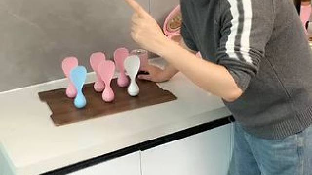 不倒翁米饭勺 这个不倒翁米饭勺简直太方便了，怎么扔都不会倒，每天都要吃米的赶紧试试