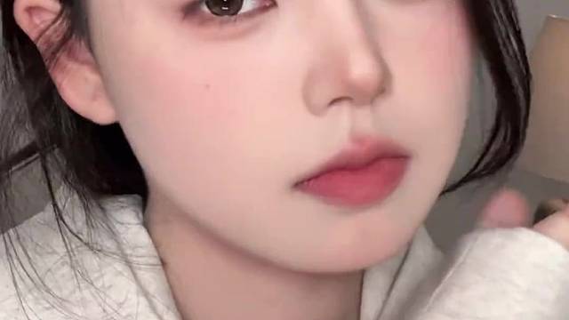 这种脸型的姐妹们集合啦
化妆好难