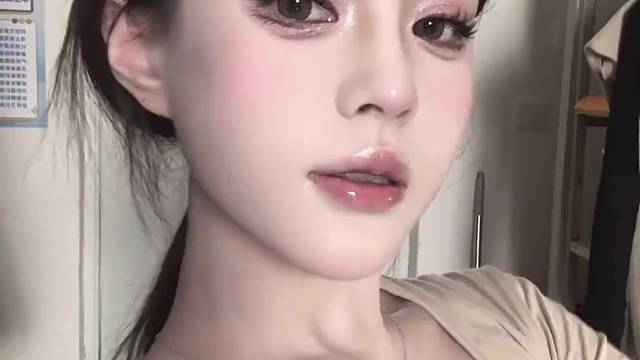 今天来速撸这个富贵闪闪妆～