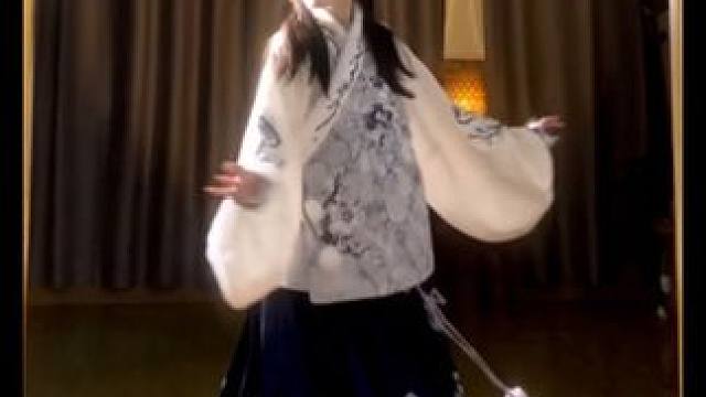 “一种相思花自飘零水自流”