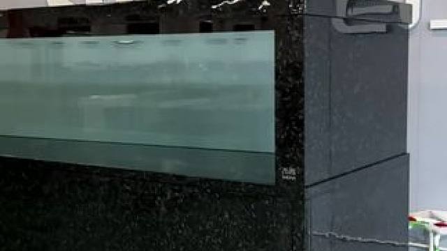 去年定了一个碳纤维鱼缸，今年终于做出来了…