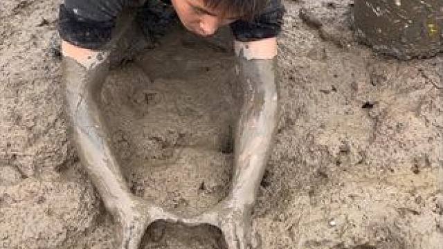 拳头那么大的洞你们见过吗？没想到这条居然有一斤多，太意外了！