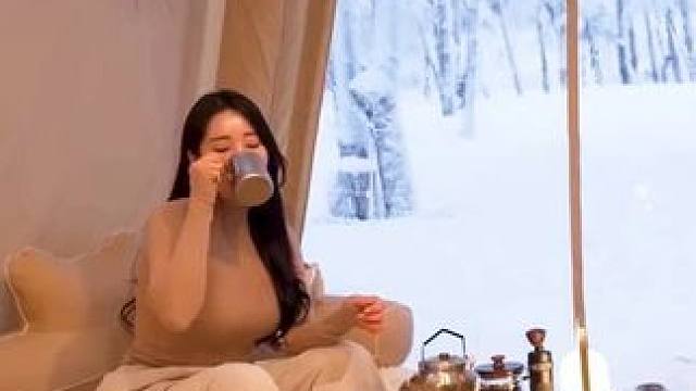 暴雪天单人自驾露营，帐外冰天雪地帐内温暖舒适