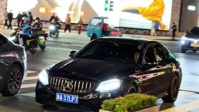 让自己入个镜头，奔驰c63的声浪真的很好听