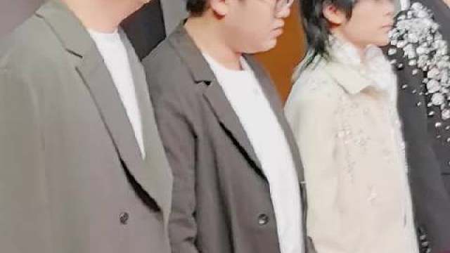 不同风格西装的五小红上线啦每一个孩子都很帅呢​​​