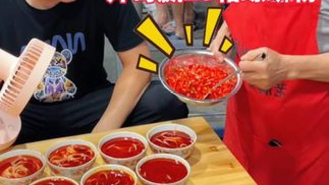 村长自带拖车来进货了