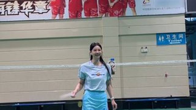 穿着海绵宝宝杀着最狠的球这对吗！