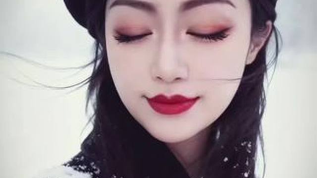 最近看到了一个词、叫内核破碎、意思就是说、人到了一定年纪 、经历的多了，确实容易陷入沉默、不是无话可