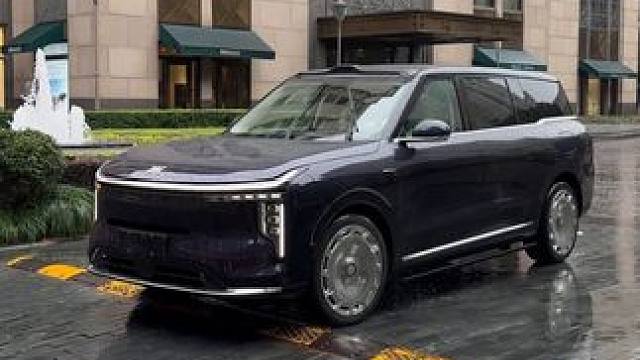 上海陆家嘴大揽胜来了，真是一个灵活的大块头实车太帅了