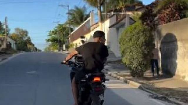 一镜到底看看巴西是这样控车的