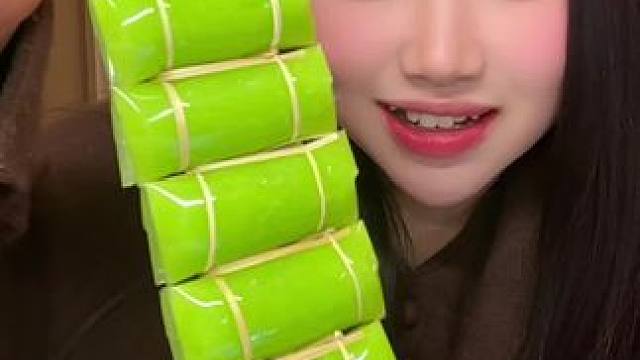 网上火的短视频零食试吃来啦