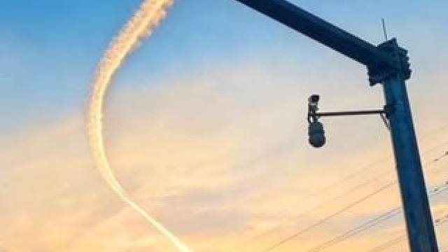 飞行员的神来之笔直指太阳，妙哉！