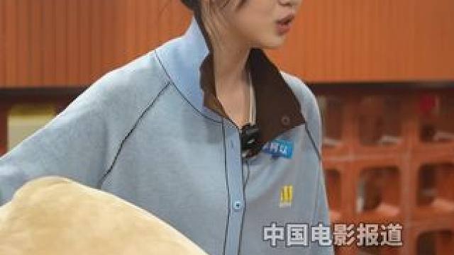 扮成“花生人”营业