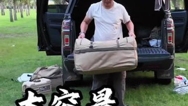 户外露营装备凌乱，拖轮包它来了