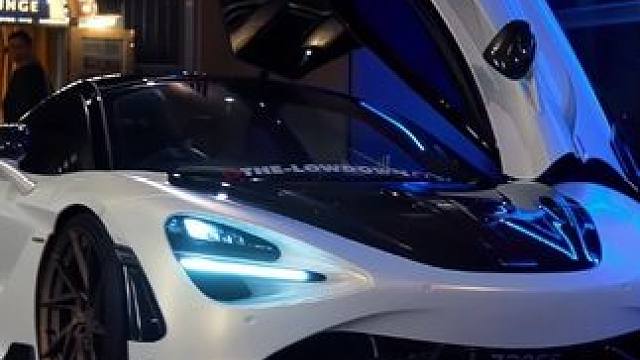 “一辆跑车真的给人无限自信吗”