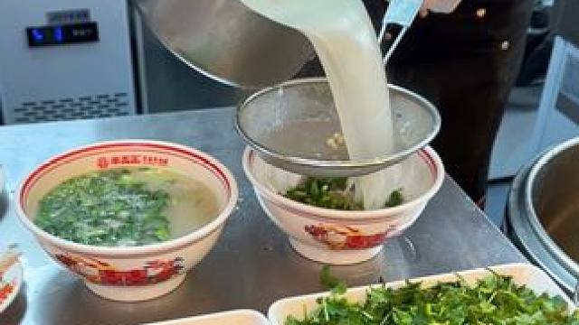 刀茅巷这家正宗的山东单县羊肉汤太人也太多了吧！