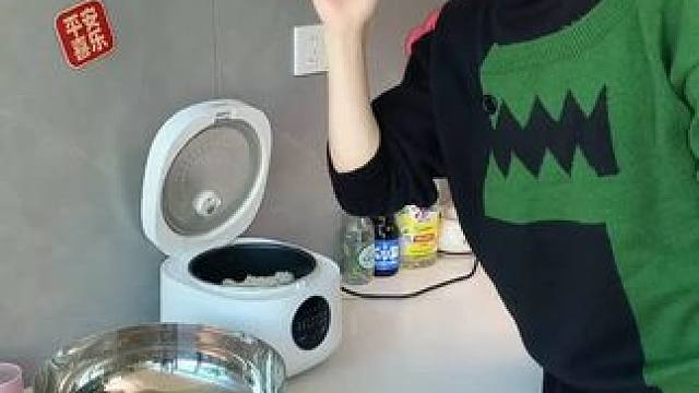 不倒翁饭勺 这个不倒翁米饭勺简直太方便了，怎么扔都不会倒，每天都要吃米的赶紧试试