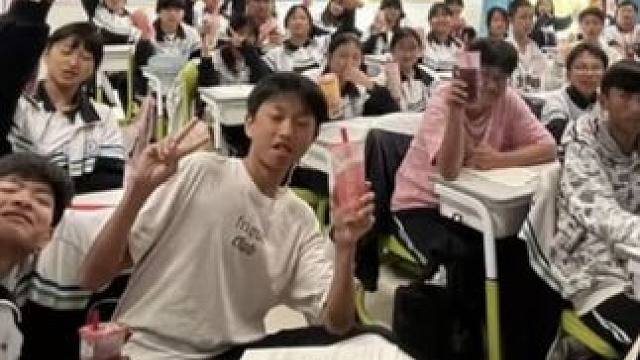 用稳稳的幸福记录我们的幸福 喜欢摄影的人运气总不会太差，评论区分享属于你最最幸福的封神的一张照片 #