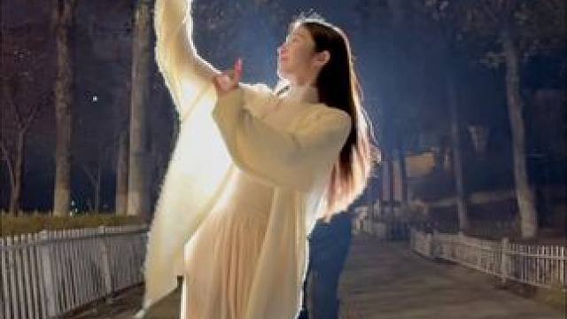 人生如戏，每个人都是自己戏中的主角，重要的是如何创作自己的剧本。