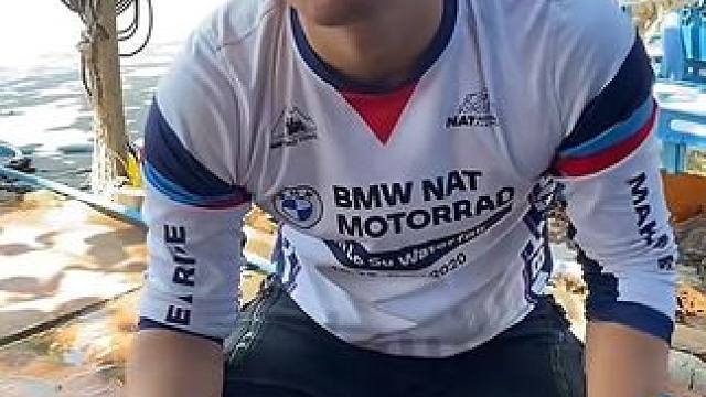 我咬它它也咬我