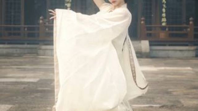 明明是戏，偏偏入局。