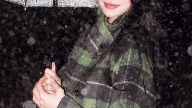 当我用喷水壶和ccd在小区楼下拍照 结果…