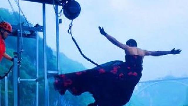 青春没有售价，飞拉达就在脚下！