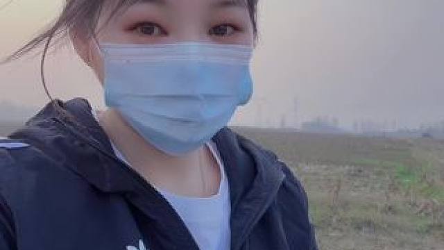 说我“仰住二信脸”到地头还不下来