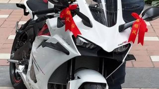 提到心爱的摩托车是什么感觉？