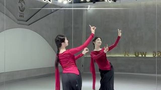 我提笔不为离愁 只为你转身回眸