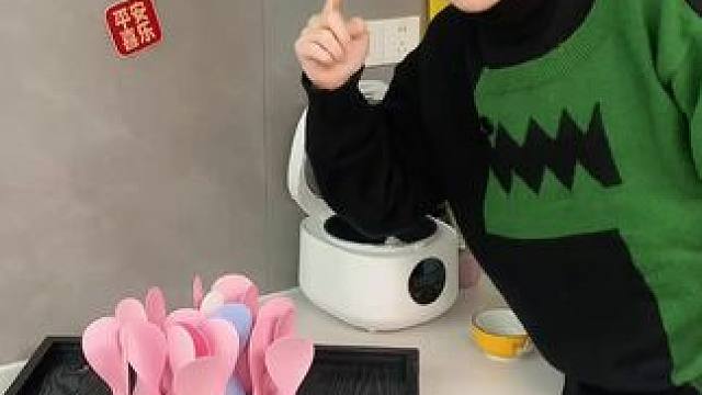 不倒翁饭勺 这个不倒翁米饭勺简直太方便了，怎么扔都不会倒，每天都要吃米的赶紧试试