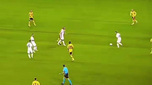 用慢动作来看看这个精彩运球