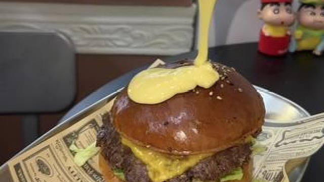 这个牛肉汉堡太香了