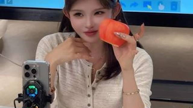 圣诞节还不知道卖什么引流产品的宝贝一定一定要看过来 ！任何人错过这个巧克力苹果空壳，我都会伤心的，这