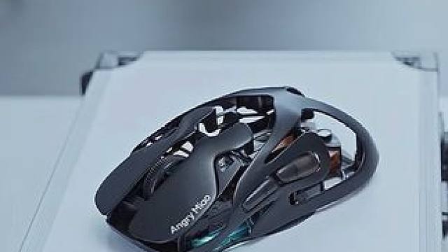 鼠标换电比换弹还快，这谁顶得住