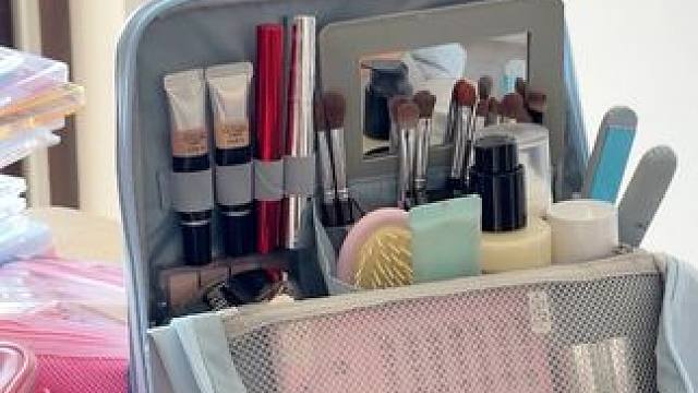 现在化妆桌干干净净