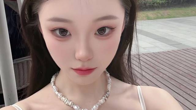 怎么不和我聊天？是后宫又纳新妃了吗？