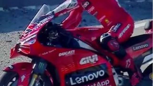 能看出佩科有多绝望吗？只能从16位发车