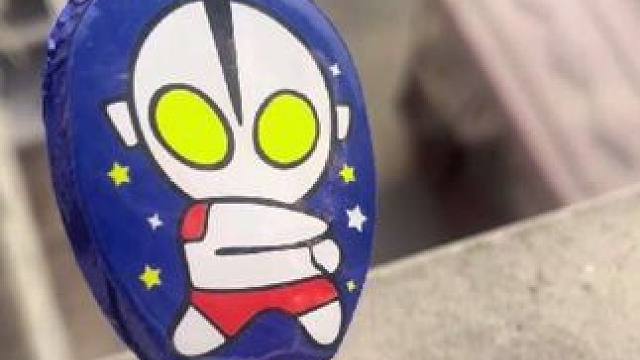 哈哈原来掉到车子了