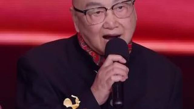 中国文联终身成就奖：乔榛 。