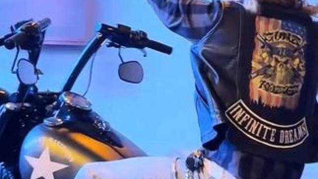 哈雷软尾司令永远的硬汉座驾，永远自由