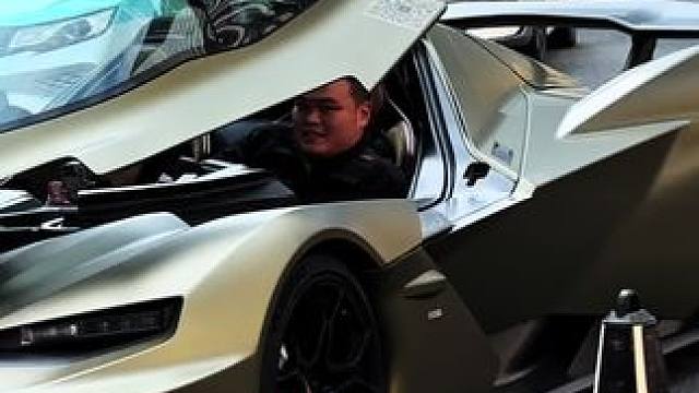 ktm x-bow gt-xr ：400万男人的陆地战斗机，开启敞篷模式，国内仅此一台