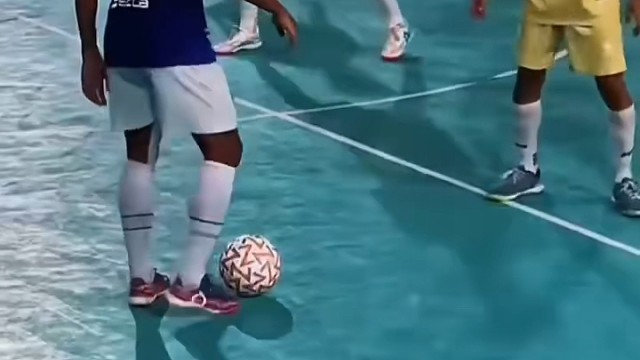 亚洲一哥发威！孙兴慜标志性圆月弯刀直取要害，皮球应声入网瞬间点燃全场——这就是大场面先生的价值！