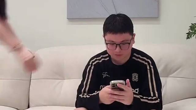 臭小子，吃这么好