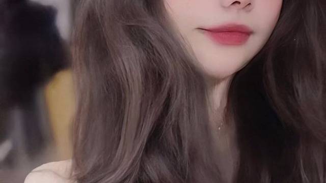 路不通就转弯，心不悦就看淡，
永远不要忘记曾经滂沱大雨没有伞的日子。