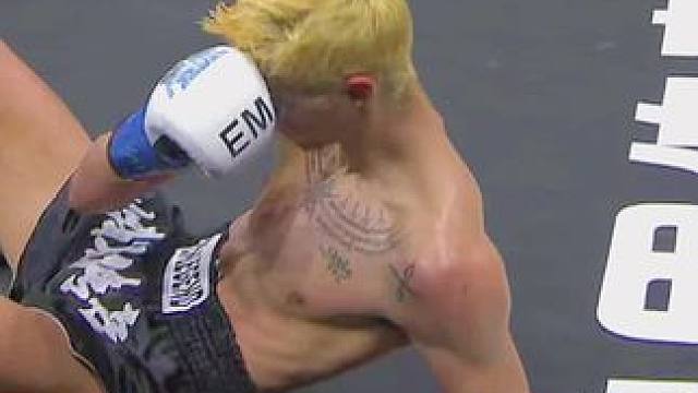 一击转身鞭拳，瞬间打蒙对手