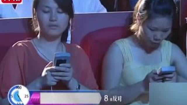 男子带来趣味模仿秀 神形兼备笑点不断 逗得全场观众乐不停